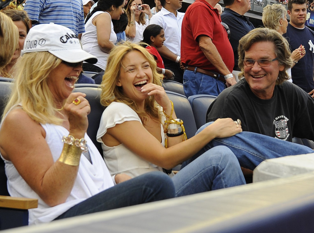 oliver hudson kate hudson goldie hawn kate hudson brother oliver give pa kurt russell 64 the oliver hudson kate hudson goldie hawn kate hudson brother oliver give pa kurt russell 64 the